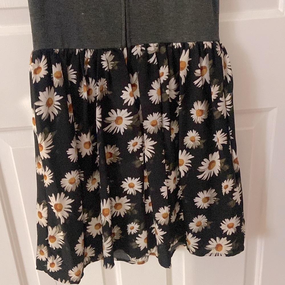 Xhilaration Dark Gray Floral Tank Dress – Yellow & White Flowers, Size M - Picture 9 of 13